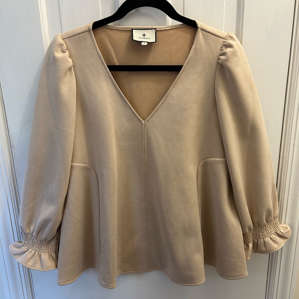 TUCKERNUCK EASTON V-NECK SWING LONG SLEEVE BEIGE FAUX SUEDE TOP SIZE SMALL